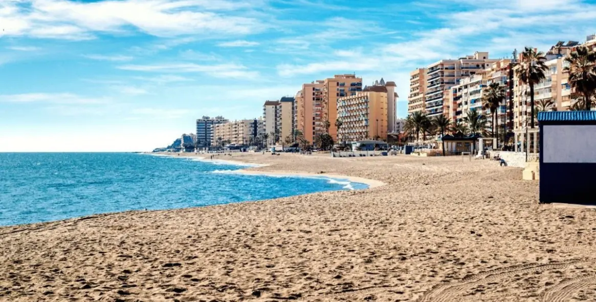 Sale of middle floor apartment in Fuengirola 11