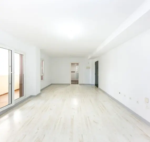 Продажа апартаментов на среднем этаже в Torrequebrada