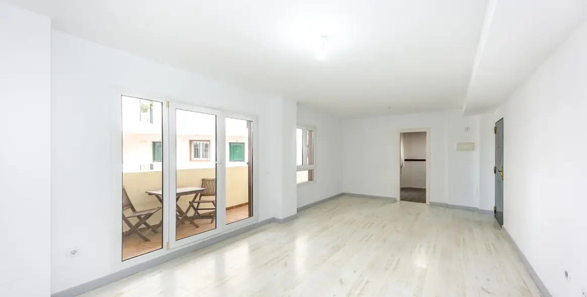 Продажа апартаментов на среднем этаже в Torrequebrada 5