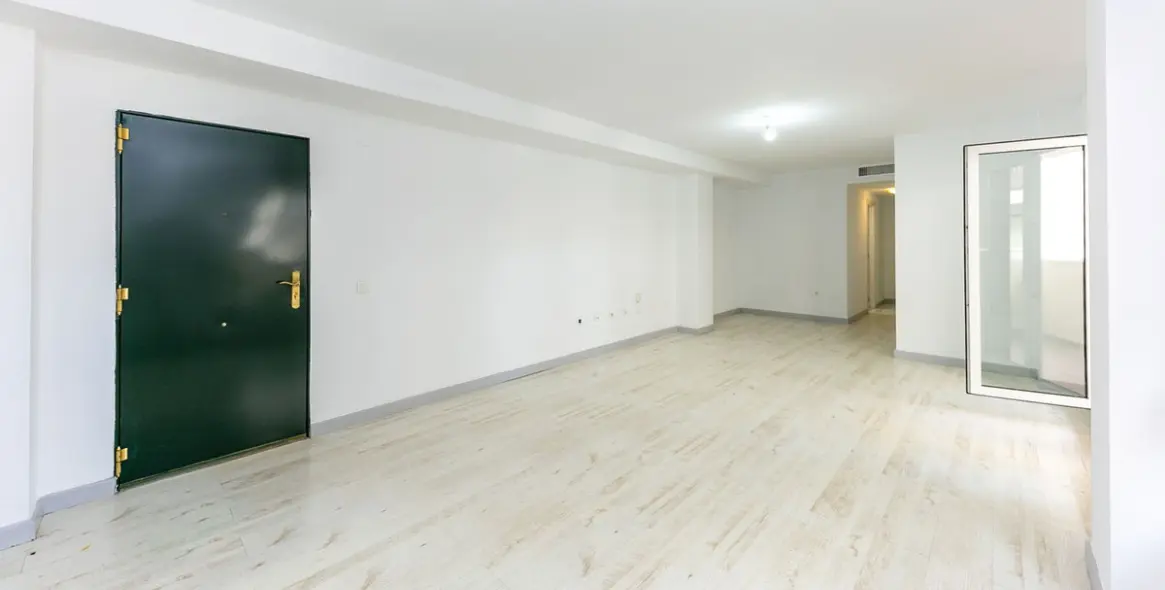 Продажа апартаментов на среднем этаже в Torrequebrada 6