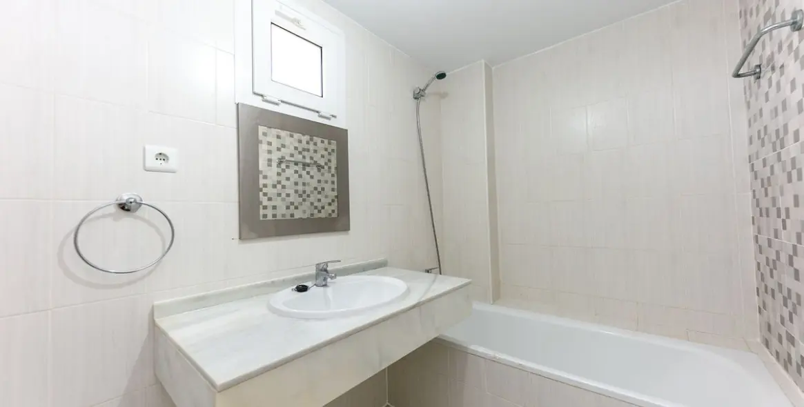 Продажа апартаментов на среднем этаже в Torrequebrada 21