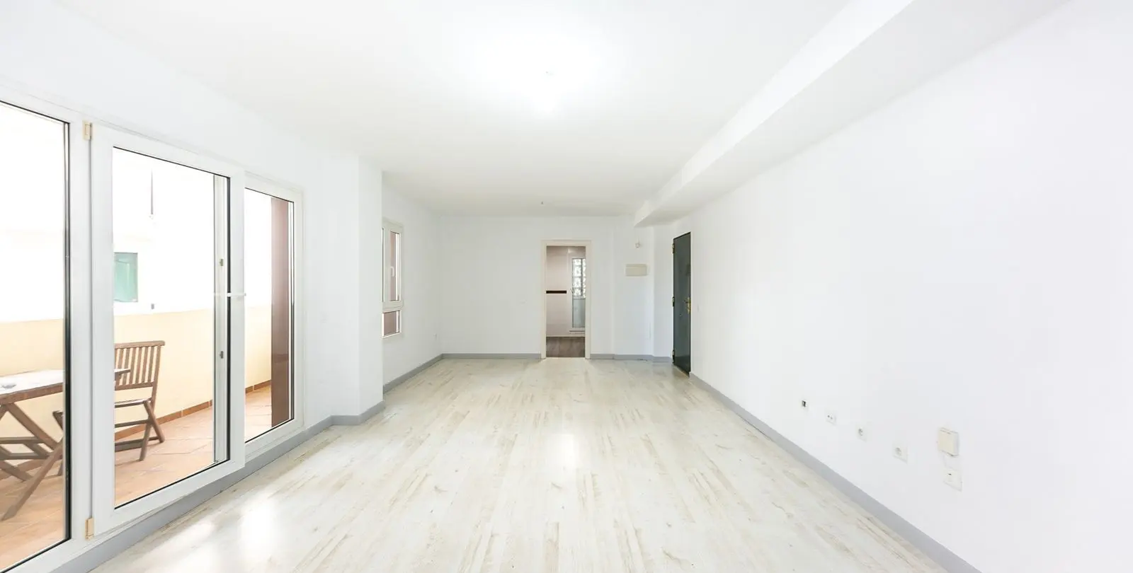 Sale of middle floor apartment in Torrequebrada 2