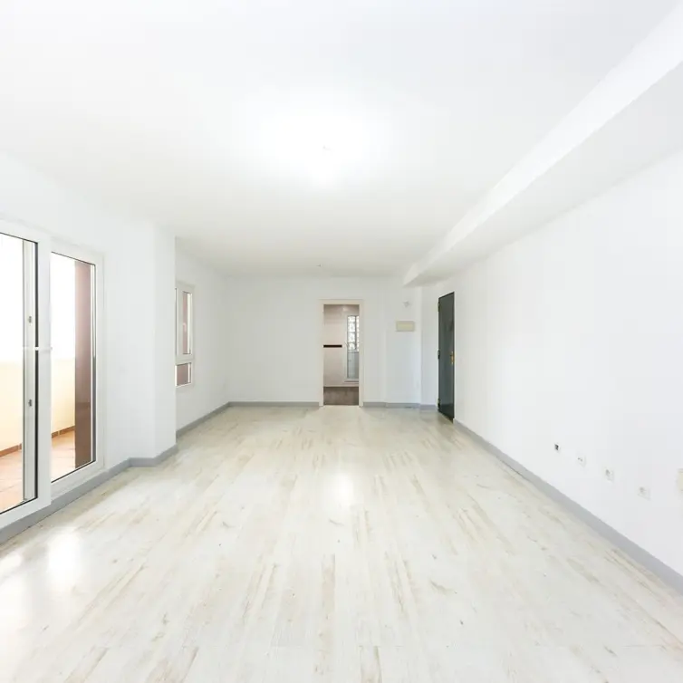 Sale of middle floor apartment in Torrequebrada