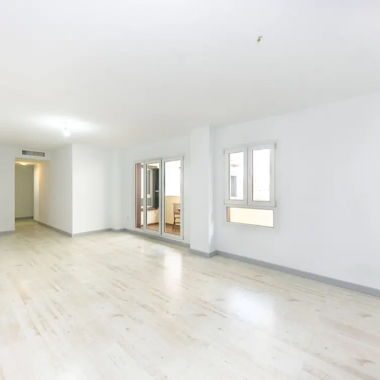 Sale of middle floor apartment in Torrequebrada