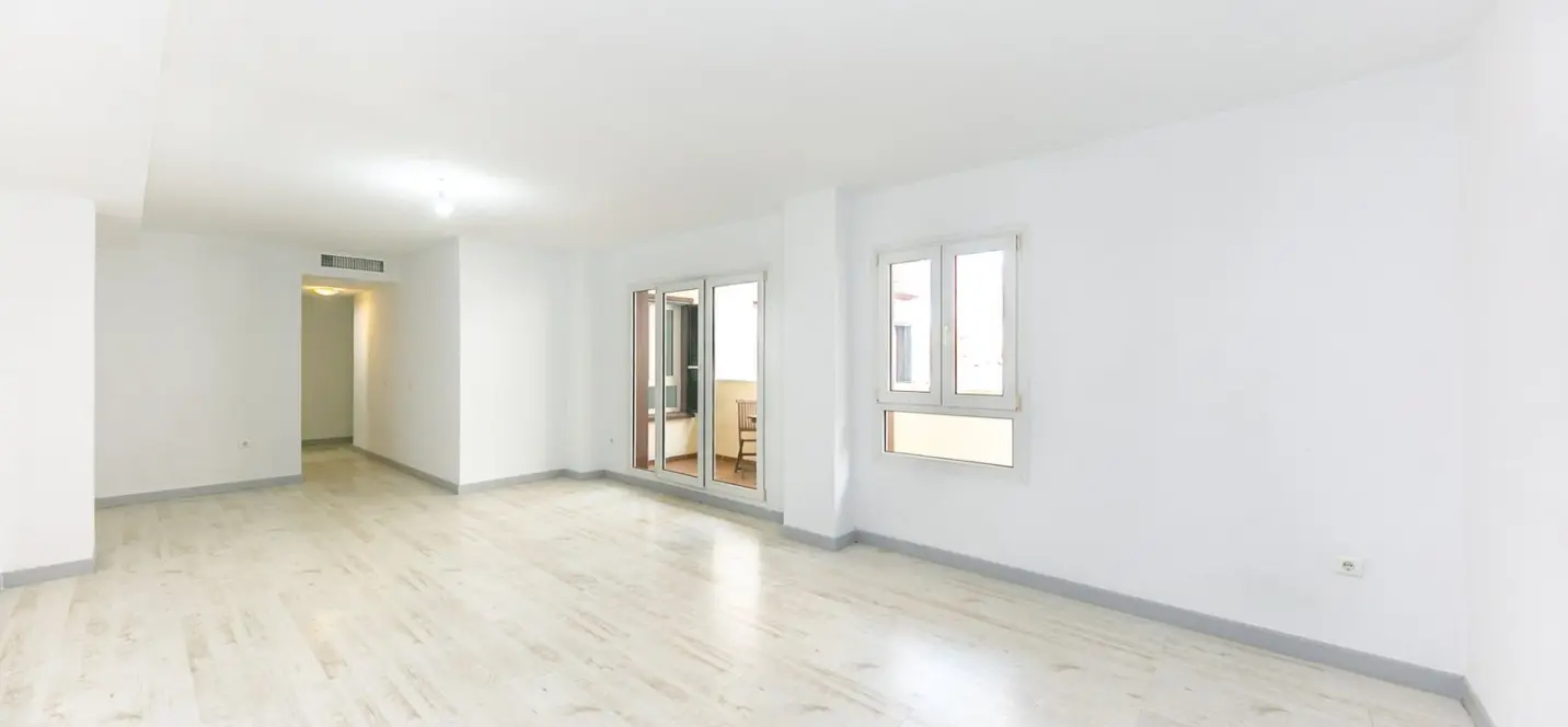 Sale of middle floor apartment in Torrequebrada 2