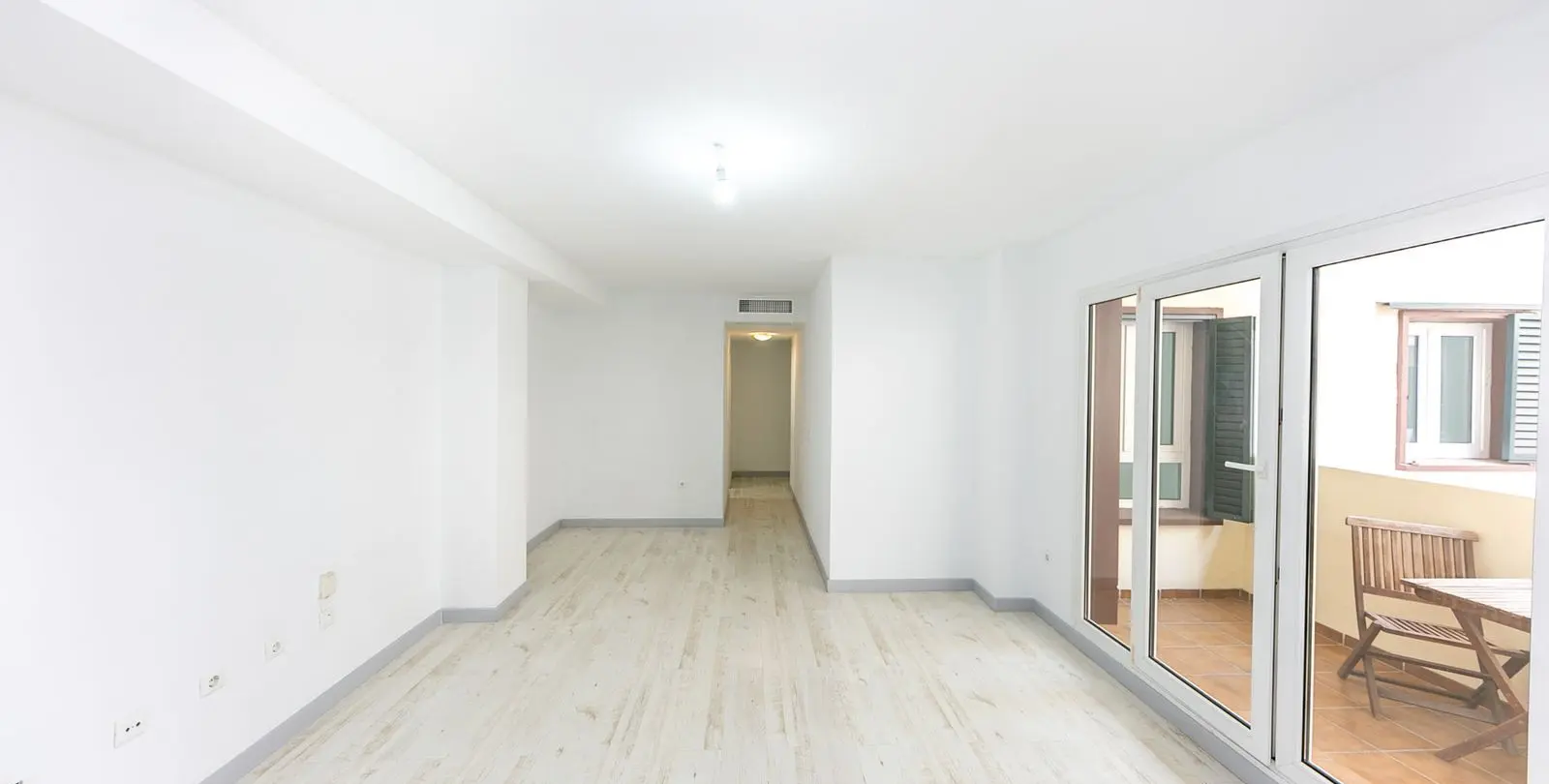 Sale of middle floor apartment in Torrequebrada 4