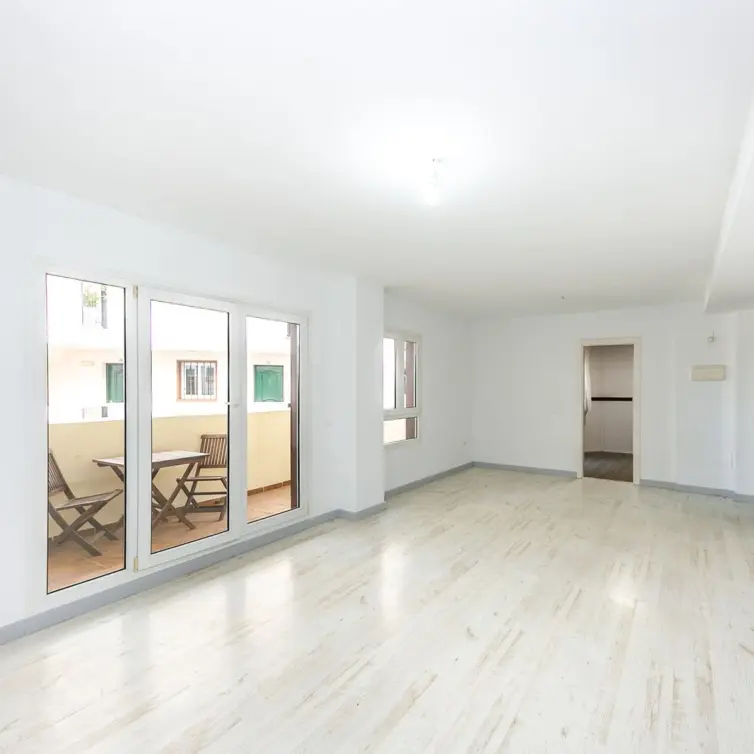 Sale of middle floor apartment in Torrequebrada