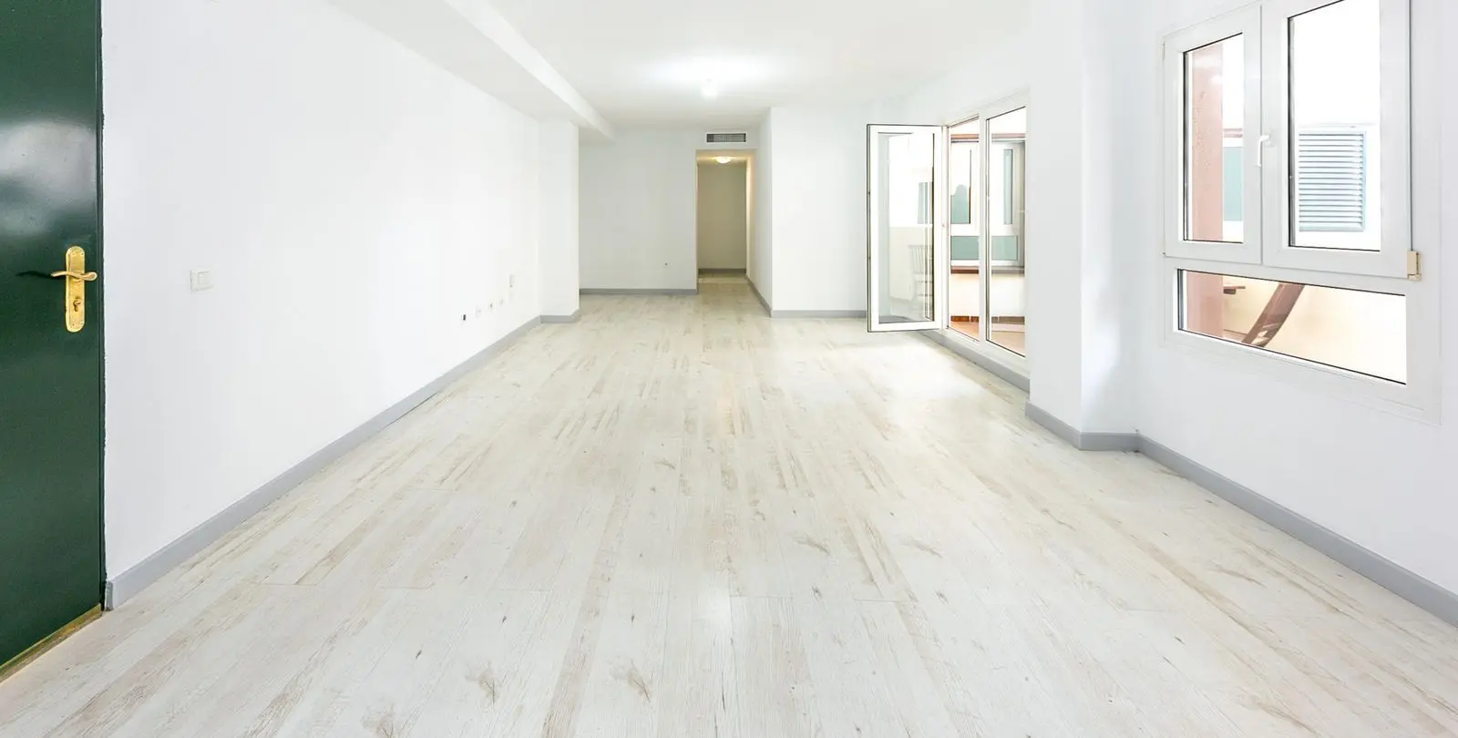 Sale of middle floor apartment in Torrequebrada 7