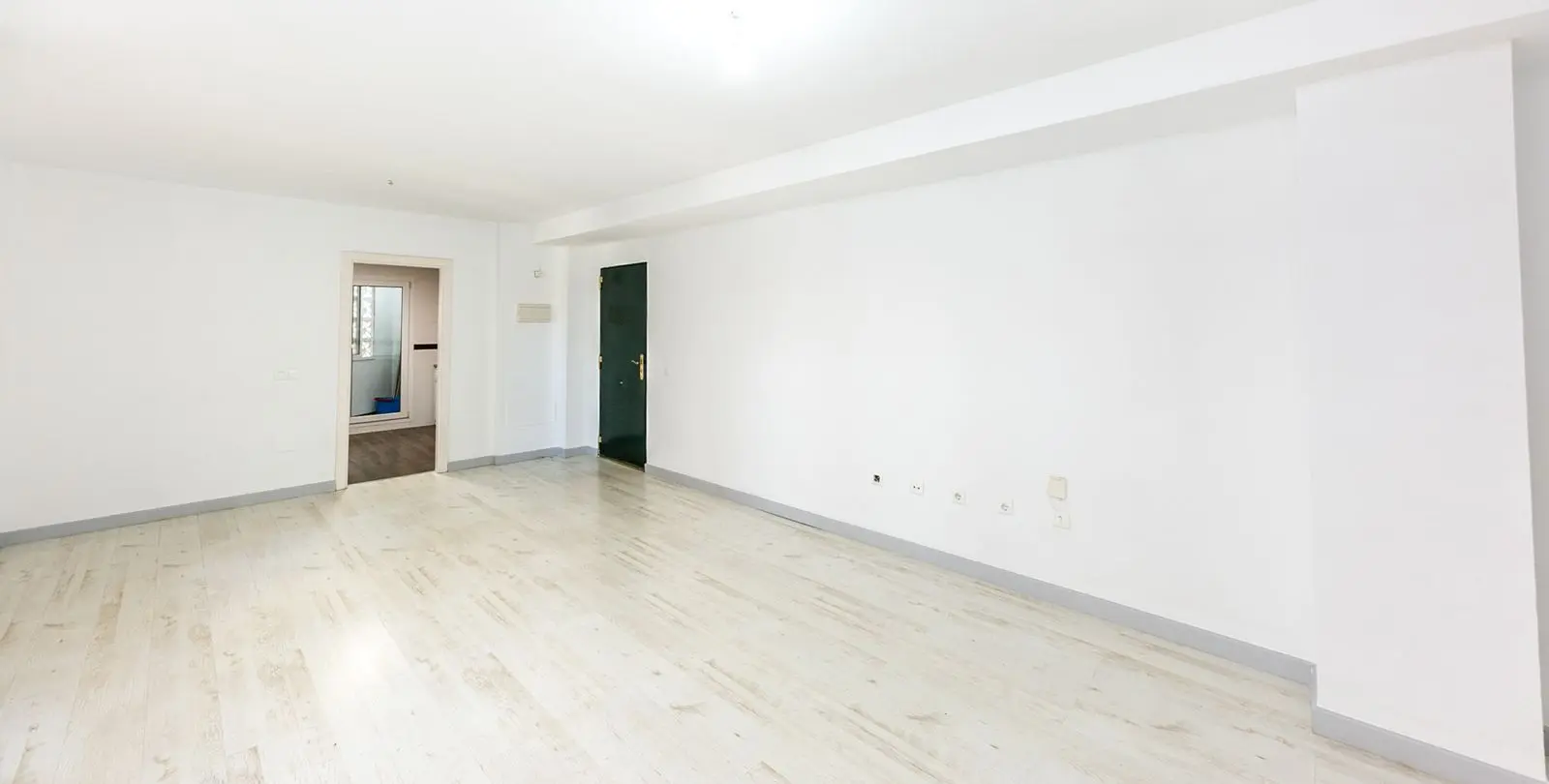 Sale of middle floor apartment in Torrequebrada 8