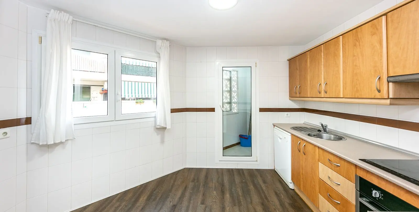 Sale of middle floor apartment in Torrequebrada 11