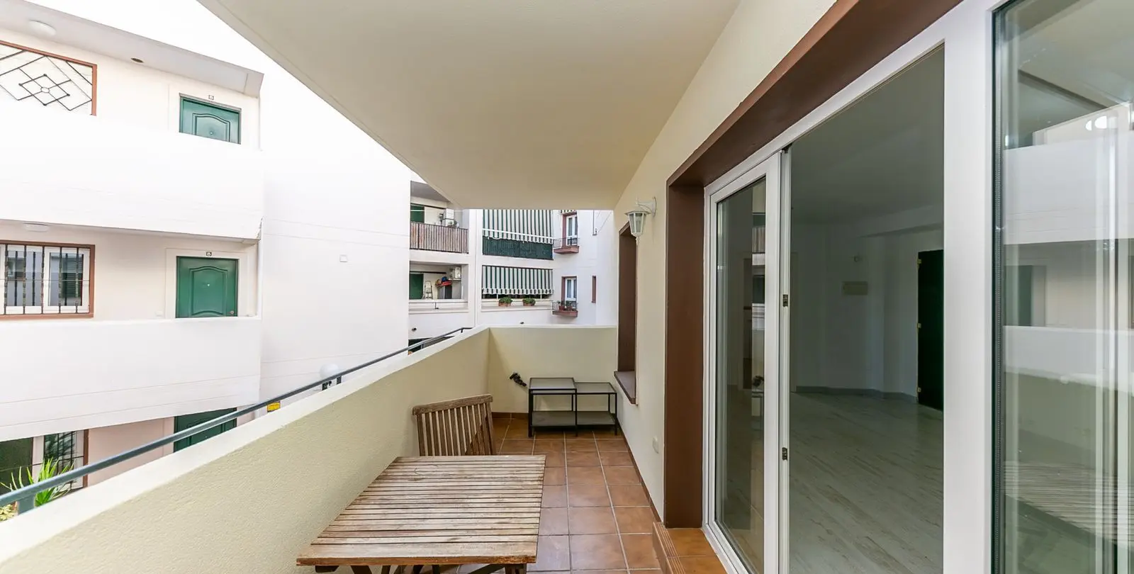Sale of middle floor apartment in Torrequebrada 14