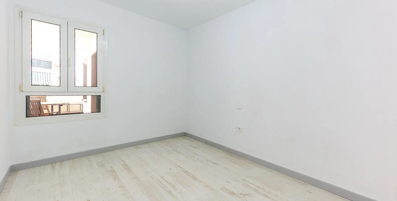 Sale of middle floor apartment in Torrequebrada 22
