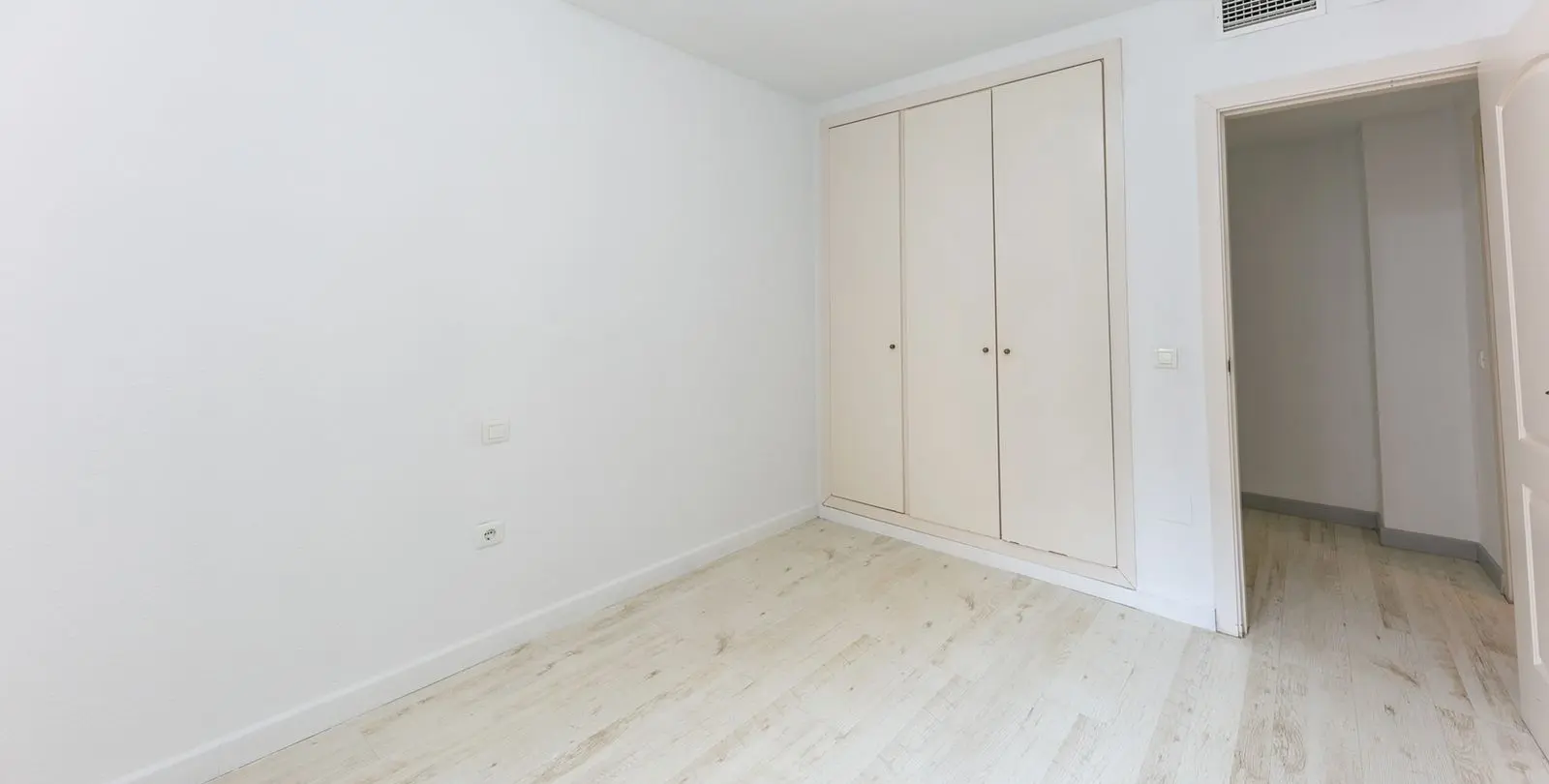 Sale of middle floor apartment in Torrequebrada 24