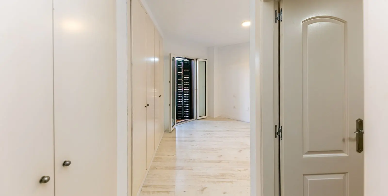 Sale of middle floor apartment in Torrequebrada 27