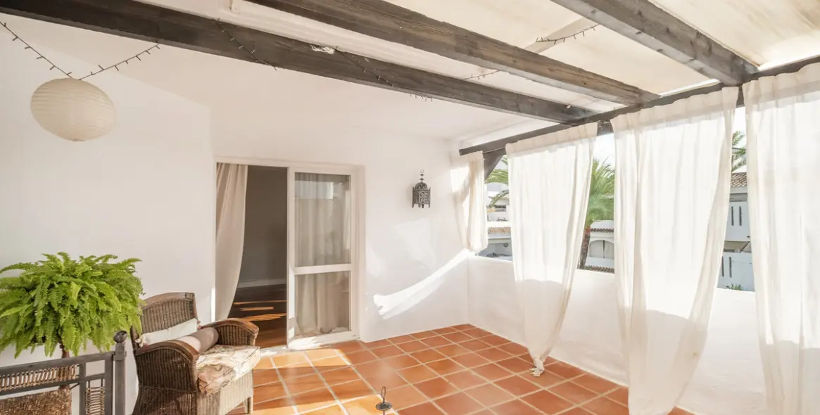 Sale of penthouse duplex in Nueva Andalucía 8