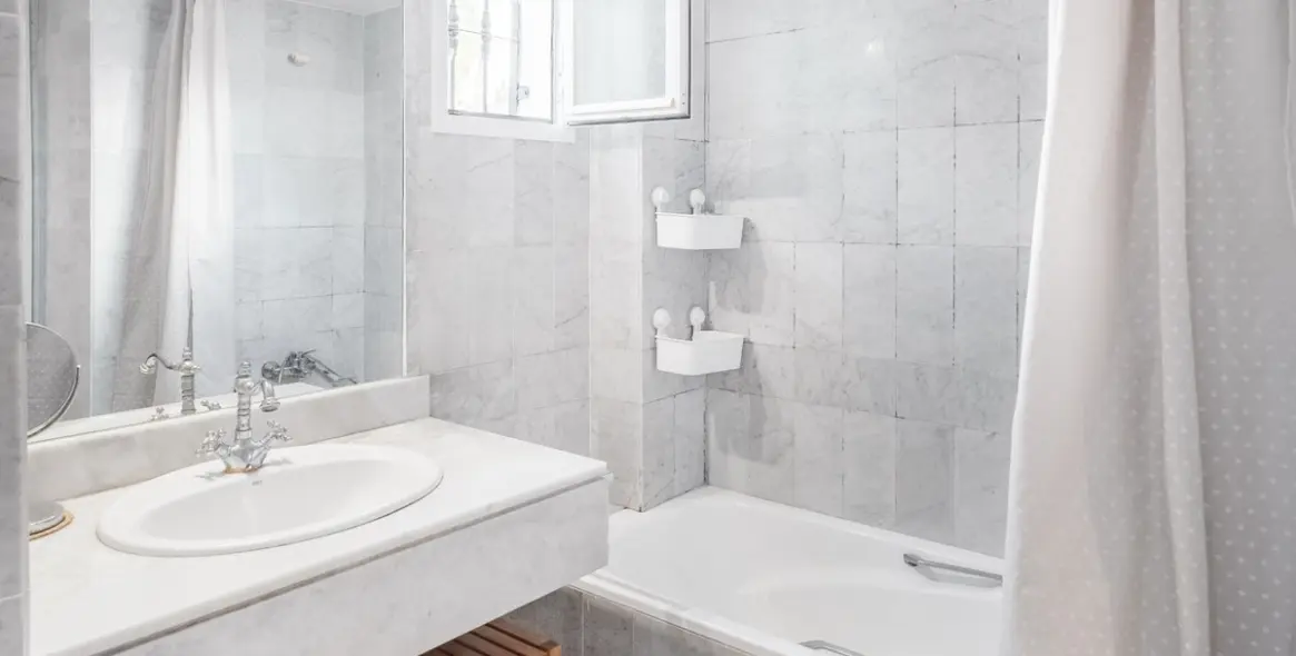 Sale of penthouse duplex in Nueva Andalucía 16