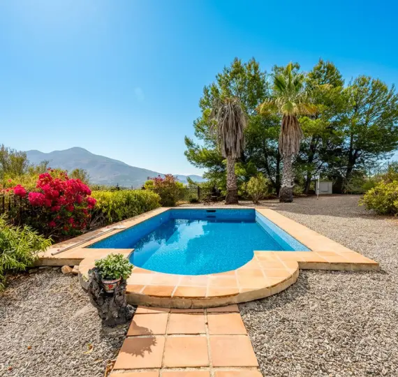 Sale of finca - cortijo in Coín