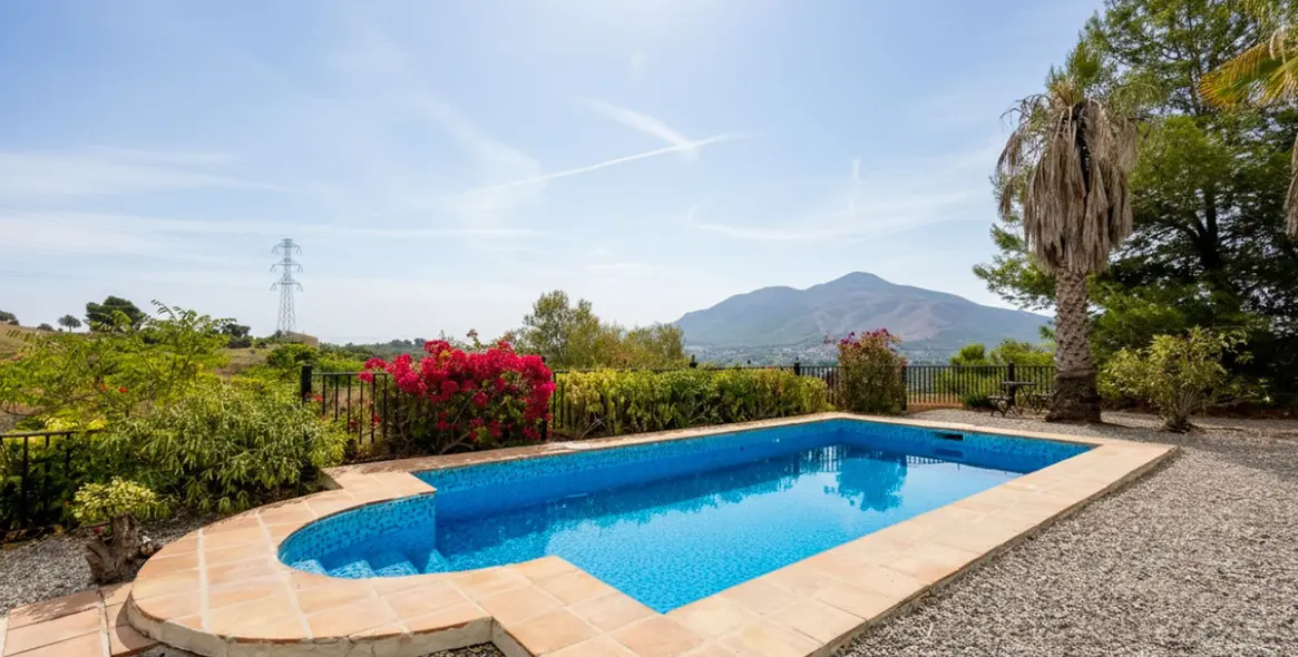 Sale of finca - cortijo in Coín 2