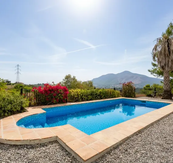 Sale of finca - cortijo in Coín