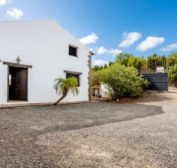 Sale of finca - cortijo in Coín
