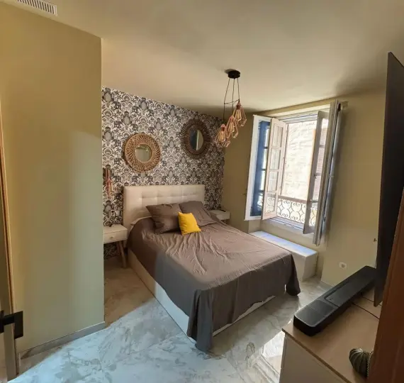 Sale of middle floor apartment in Centro Histórico