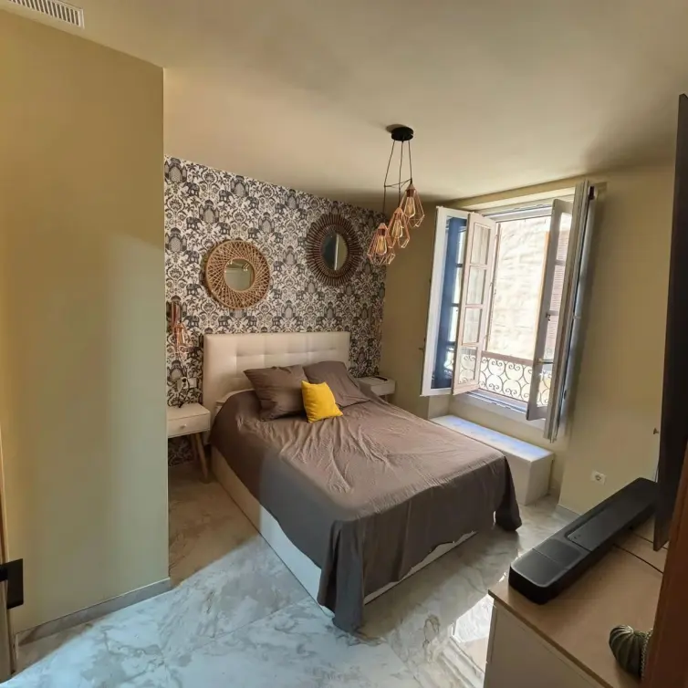 Sale of middle floor apartment in Centro Histórico