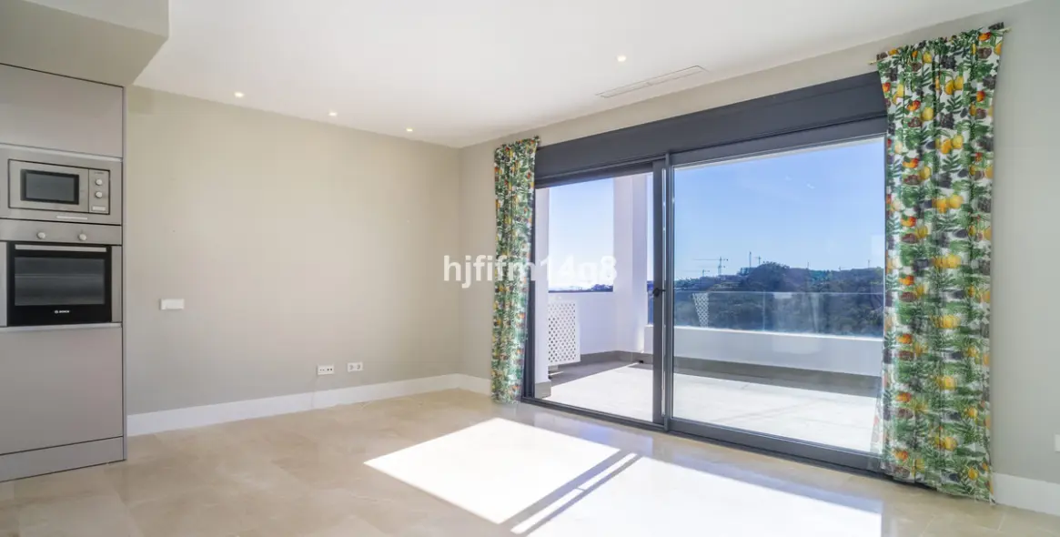 Sale of penthouse duplex in Estepona 5