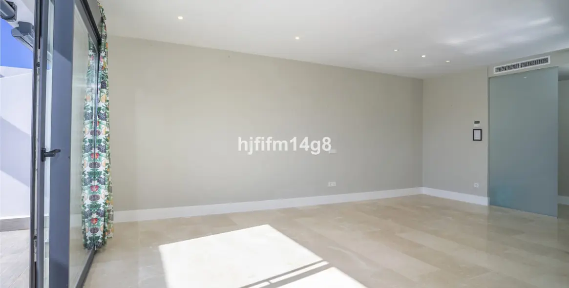 Sale of penthouse duplex in Estepona 6