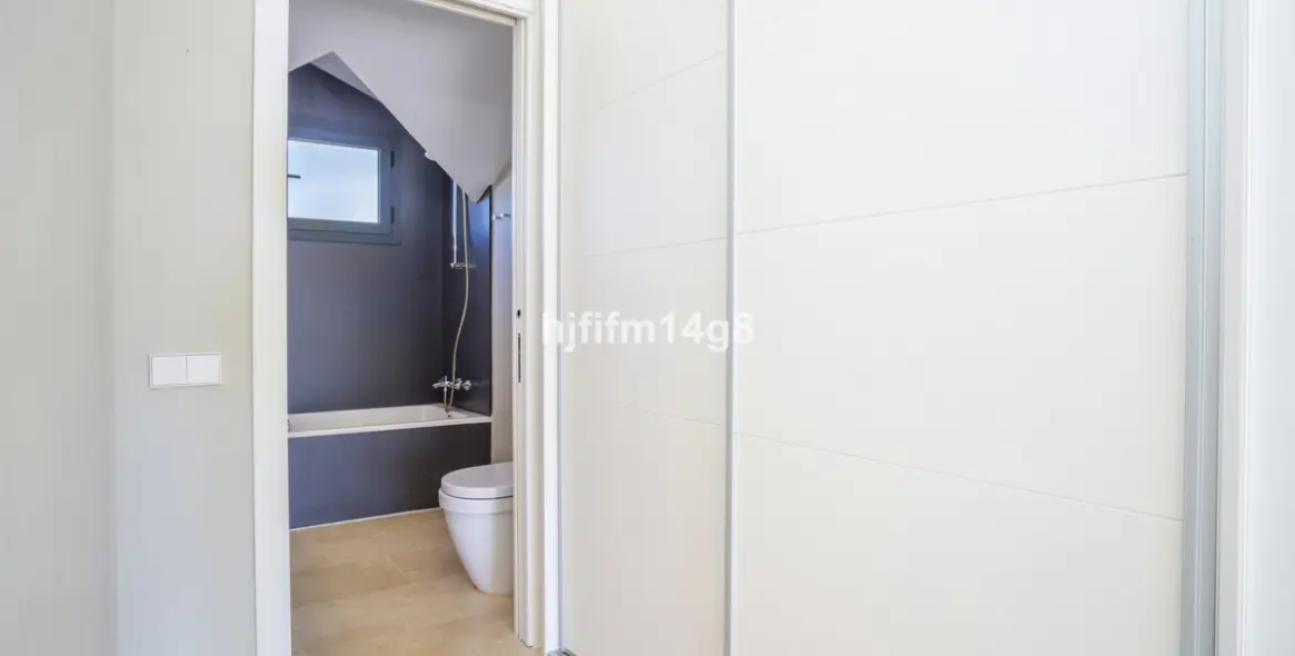 Sale of penthouse duplex in Estepona 13