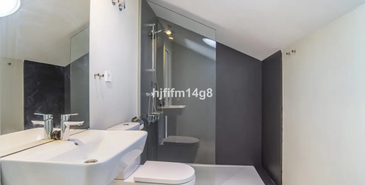 Sale of penthouse duplex in Estepona 17