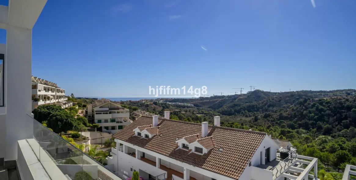 Sale of penthouse duplex in Estepona 19