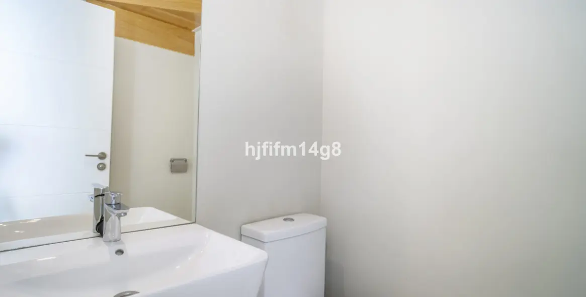 Sale of penthouse duplex in Estepona 20