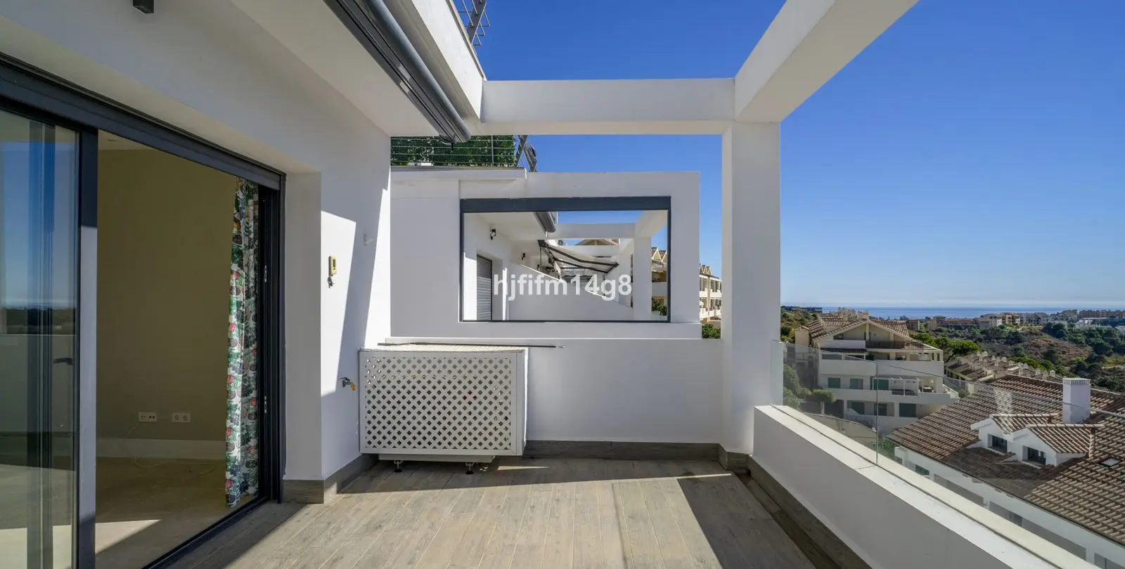 Venta de ático dúplex en Estepona 2