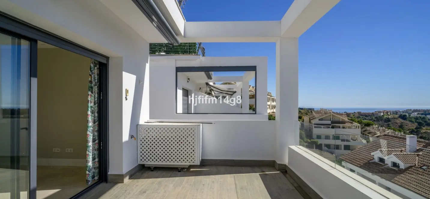 Venta de ático dúplex en Estepona 1