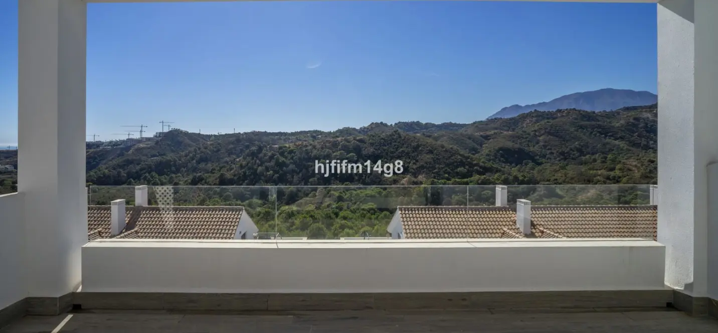 Venta de ático dúplex en Estepona 2