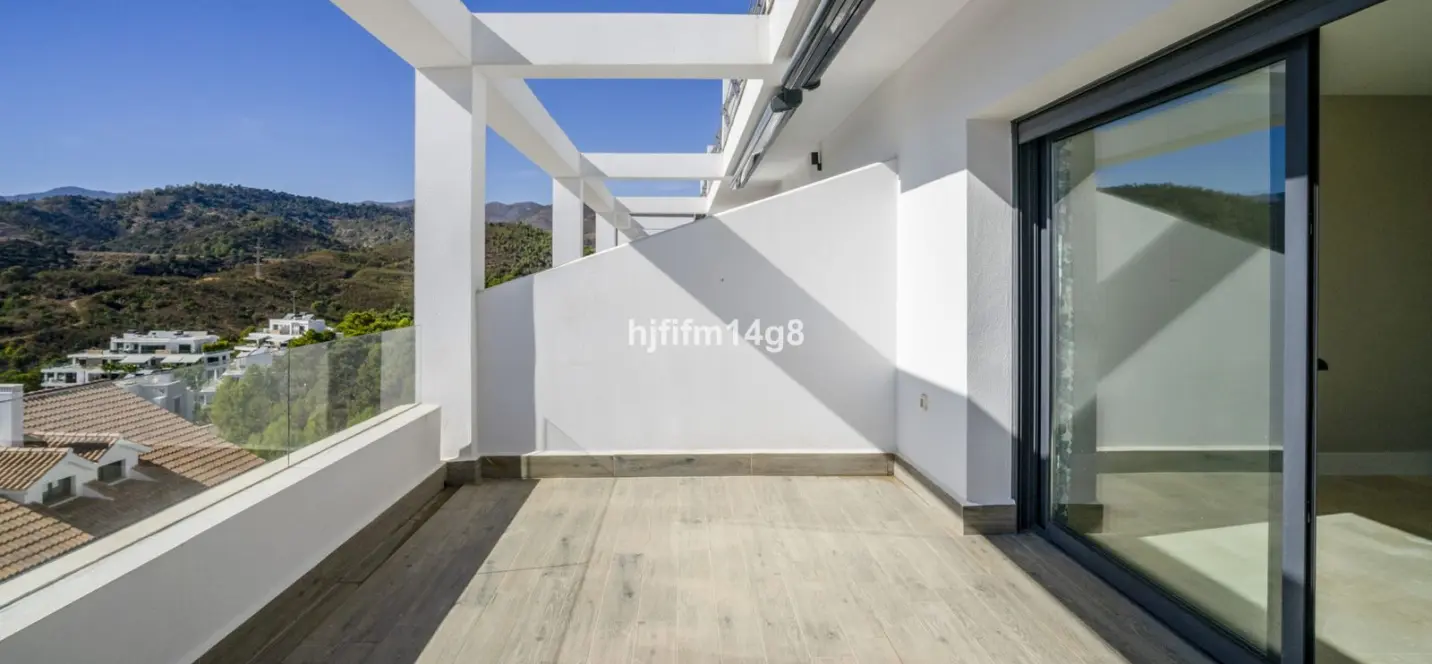 Venta de ático dúplex en Estepona 3