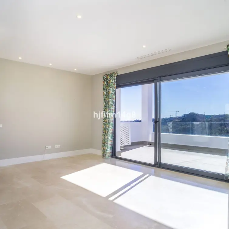 Venta de ático dúplex en Estepona