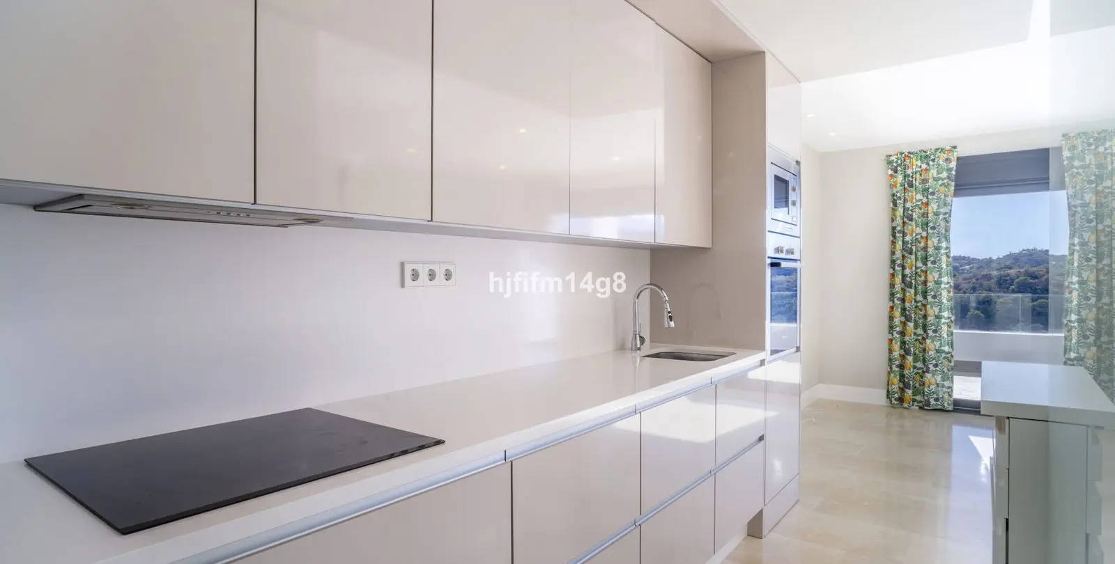 Venta de ático dúplex en Estepona 9