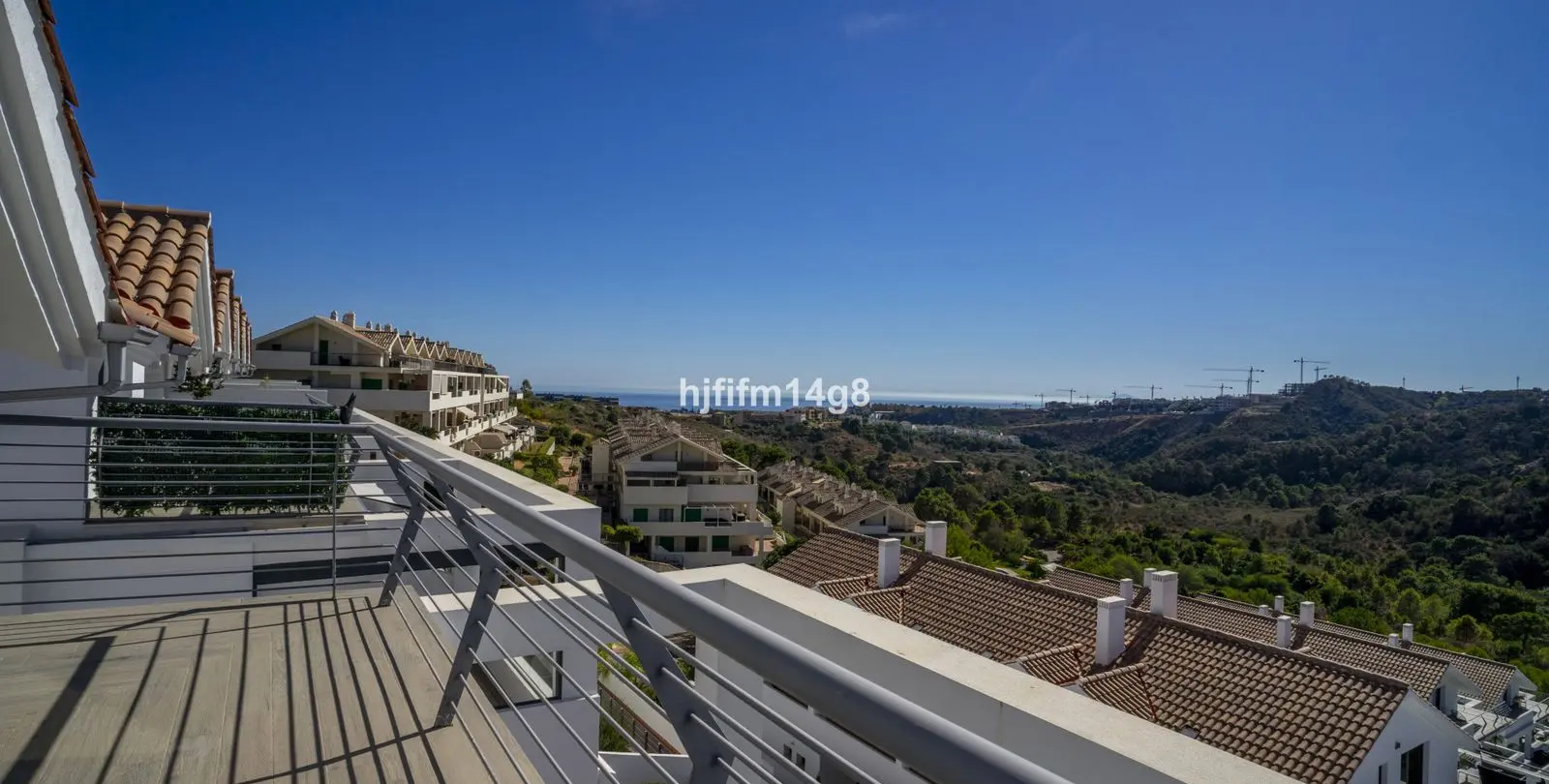 Venta de ático dúplex en Estepona 11