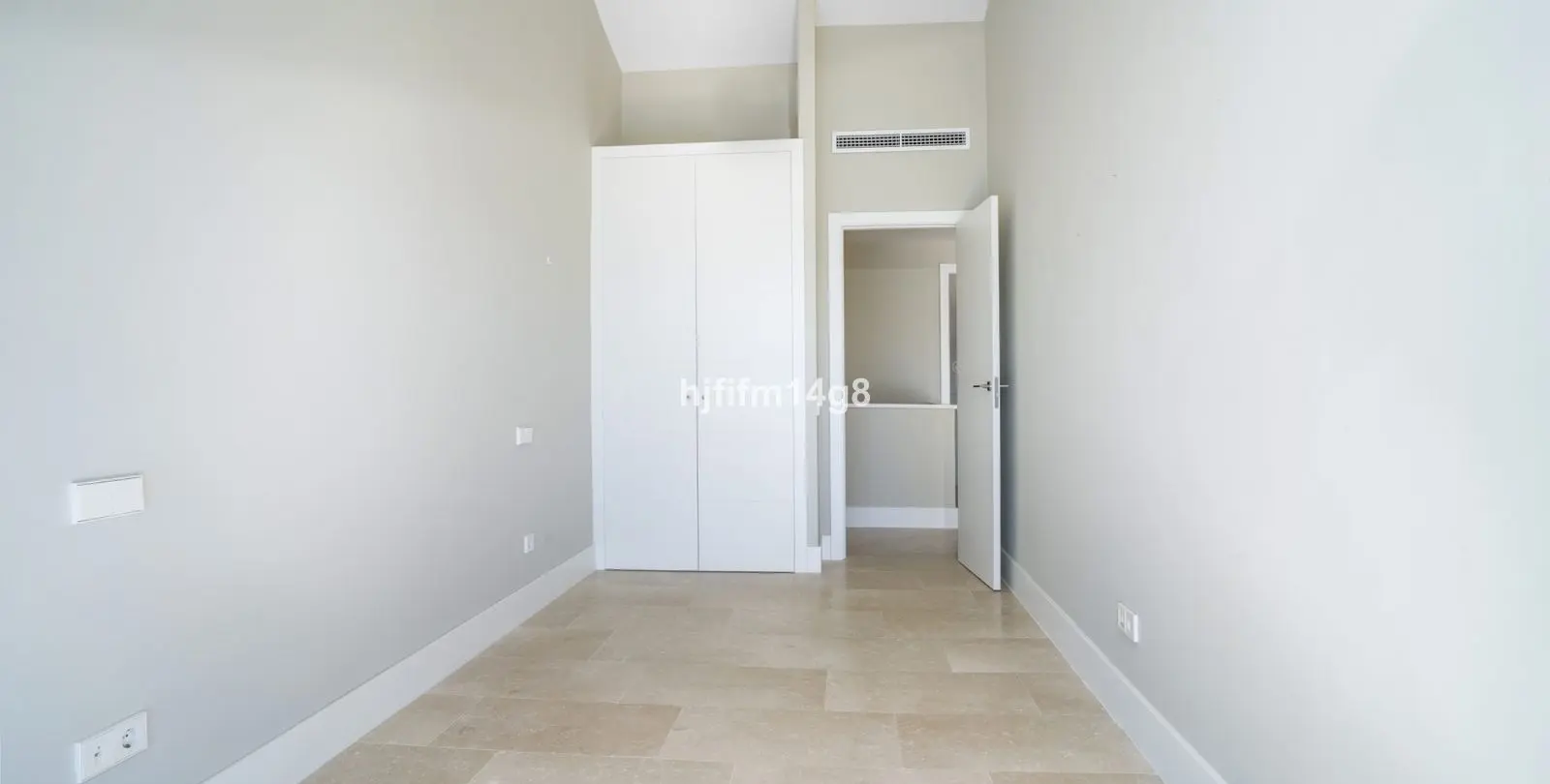 Venta de ático dúplex en Estepona 16