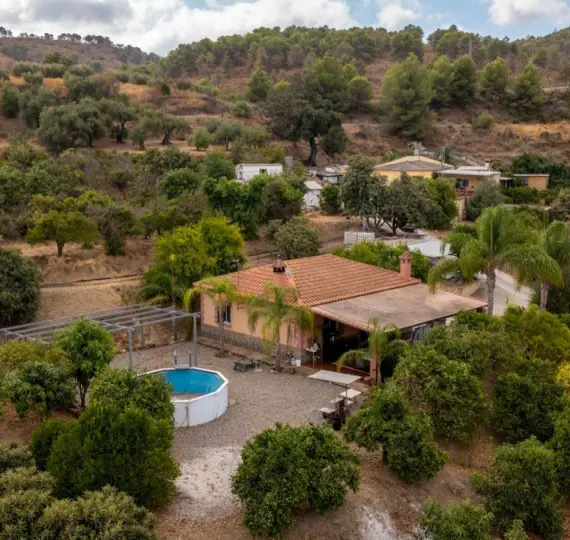 Sale of finca - cortijo in Coín