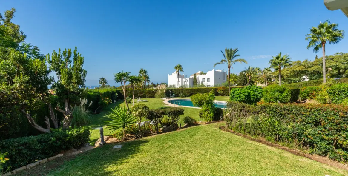 Venta de apartamento en planta baja en Reserva de Marbella 6