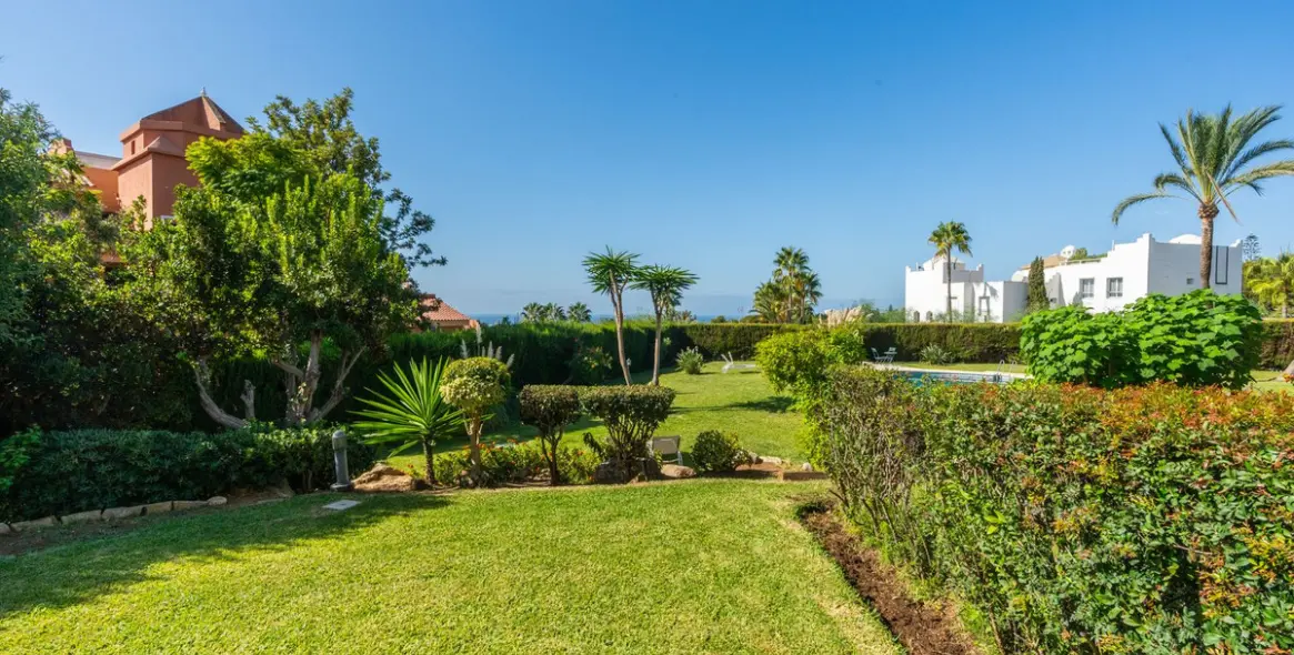 Venta de apartamento en planta baja en Reserva de Marbella 11