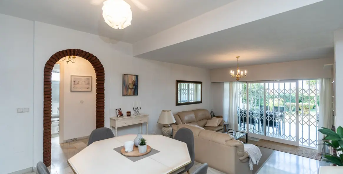 Venta de apartamento en planta baja en Reserva de Marbella 19