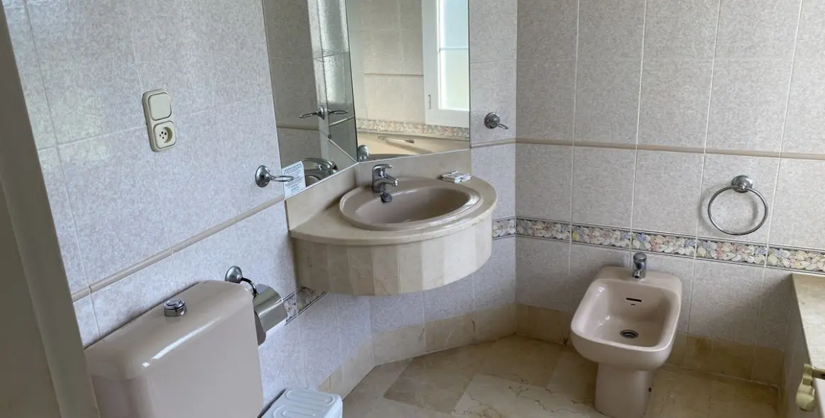 Sale of ground floor apartment in Mijas 10