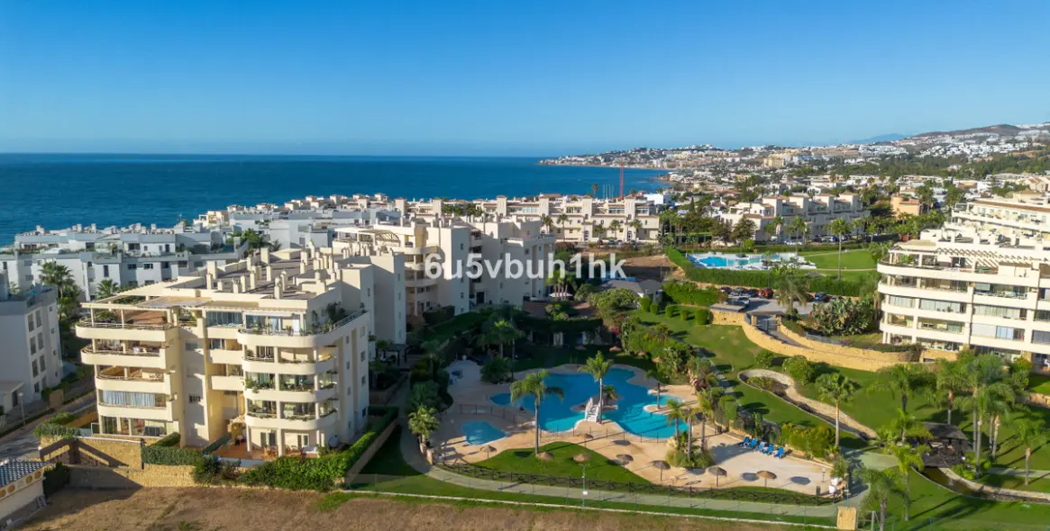 Sale of ground floor apartment in Mijas Costa 18