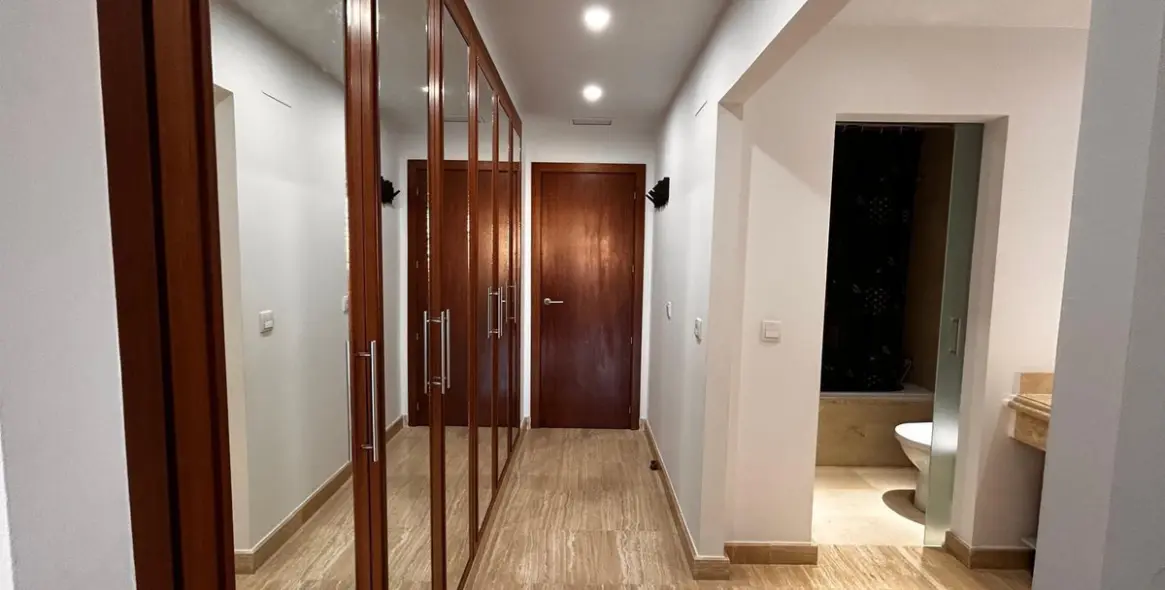 Sale of penthouse duplex in Selwo 18