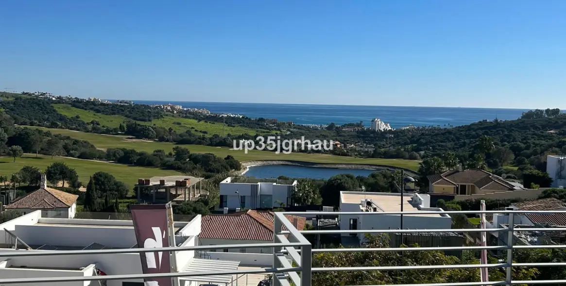 Продажа апартаментов на среднем этаже в Estepona 1