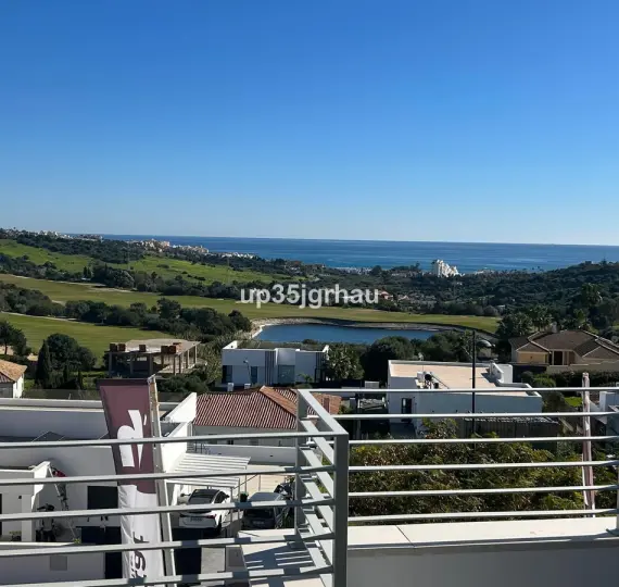 Продажа апартаментов на среднем этаже в Estepona