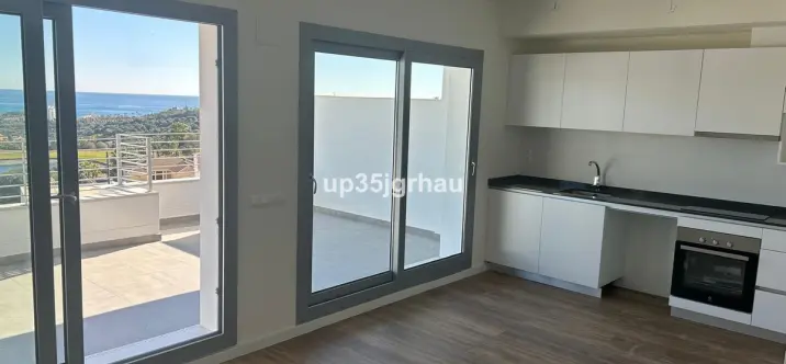 Продажа апартаментов на среднем этаже в Estepona 2